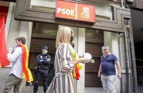 ep una mujer toca una cacerola durante el cuarto dia de protestas por la gestion del gobierno en la