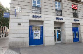 ep una oficina de bbva dias despues de que el consejo de ministros haya aprobado una moratoria en el