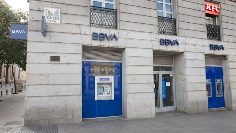 ep una oficina de bbva dias despues de que el consejo de ministros haya aprobado una moratoria en el