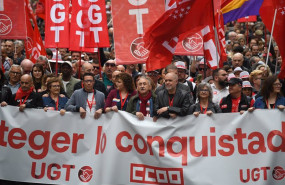 ep varias personas durante la manifestacion por el dia del trabajador a 1 de mayo de 2025 en madrid