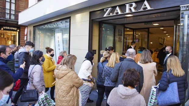 ep varias personas entran en una tienda de ropa durante el primer dia de las rebajas a 7 de enero de ep varias personas entran en una tienda de ropa durante el primer dia de las rebajas a 7 de enero de