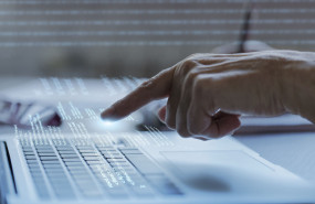 experiencia programacion persona que trabaja codigos computadora 