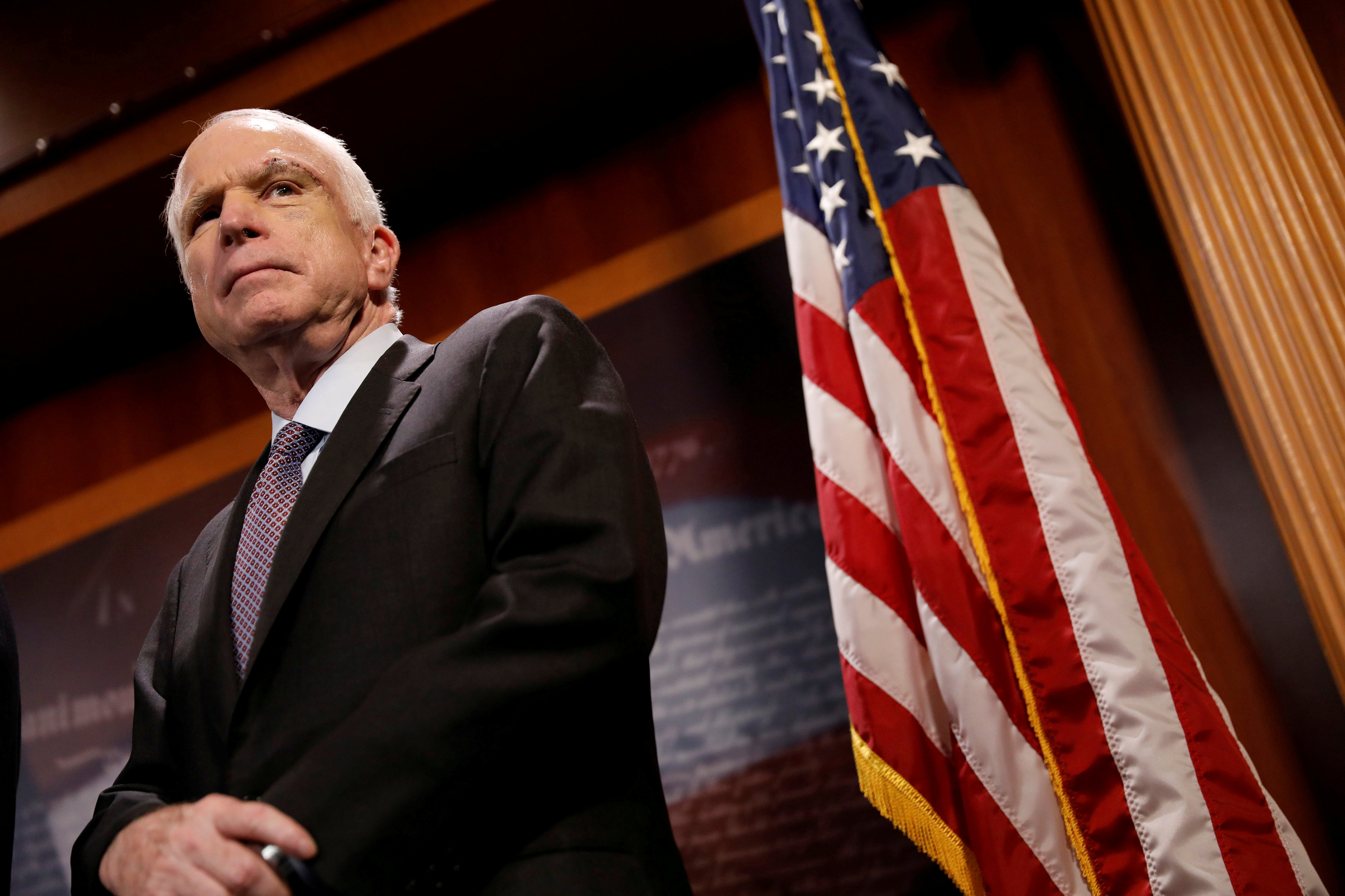 le-senateur-americain-john-mccain-renonce-a-se-soigner