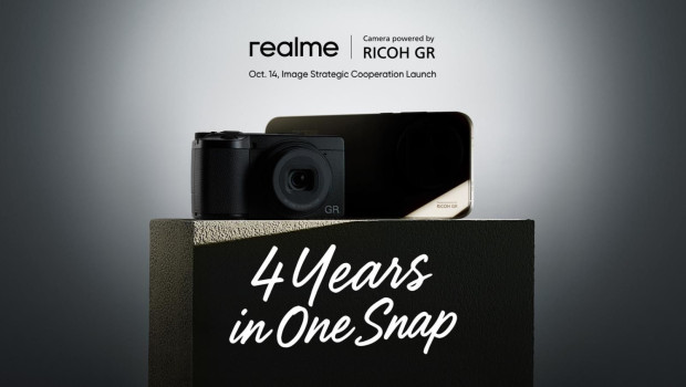 realme 4 years in one snap 