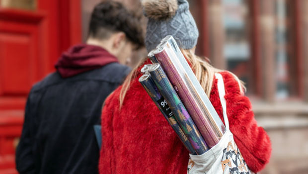 dl christmas shopping retail footfall xmas pedestrians unsplash