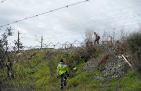 ep agentes del crea durante la busqueda para localizar a dos personas que viajaban en los trenes