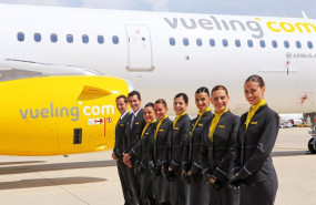 ep archivo   avion de vueling y su tripulacion