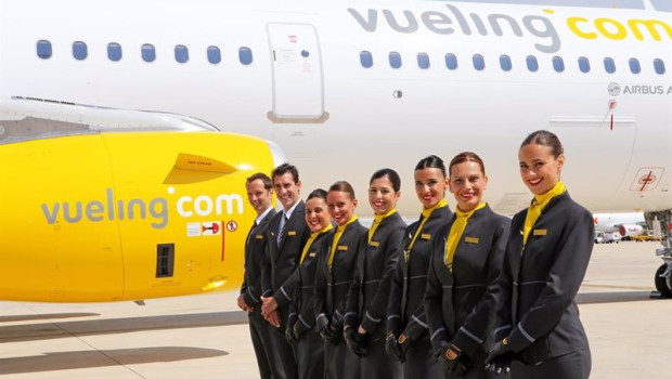 ep archivo   avion de vueling y su tripulacion