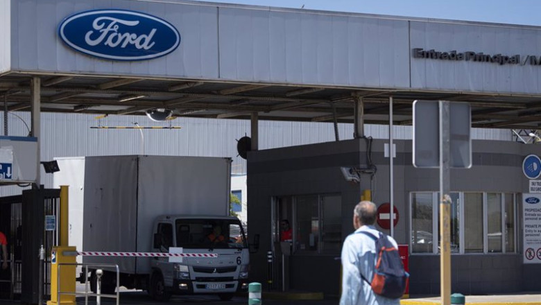 Logo de Ford en la entrada de la fábrica de Almussafes (Valencia) | Jorge Gil - Europa Press - Archivo ep archivo logo de ford en la entrada de la fabrica de almussafes valencia