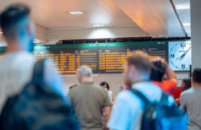 ep archivo   personas afectadas por retrasos en la estacion de tren de chamartin