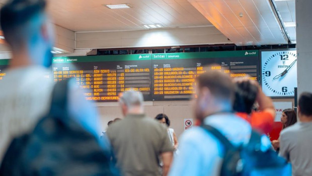 ep archivo personas afectadas por retrasos en la estacion de tren de chamartin ep archivo personas afectadas por retrasos en la estacion de tren de chamartin