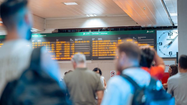 Archivo - Personas afectadas por retrasos en la estación de tren de Chamartín | Gabriel Luengas - Europa Press - Archivo ep archivo personas afectadas por retrasos en la estacion de tren de chamartin
