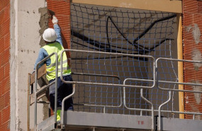 ep archivo   un obrero durante la construccion de una obra