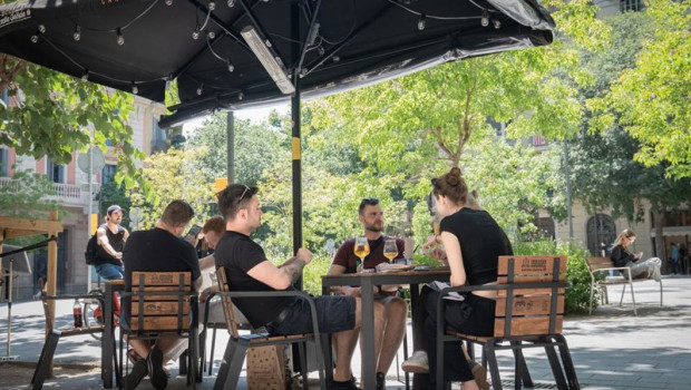 ep archivo   varias personas en la terraza de un restaurante 20260318174205
