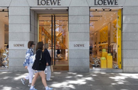ep archivo   varias personas pasan por una tienda de loewe en la milla de oro de madrid a 3 de mayo