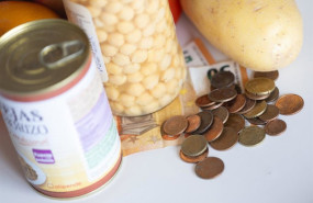 ep archivo   varios productos con dinero en efectivo a 31 de julio de 2025 en madrid espana