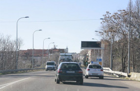 ep archivo - vehiculos circulando por una carretera