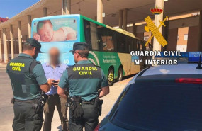 ep dos agentesguardia civilla estacionautobusesejido almeria