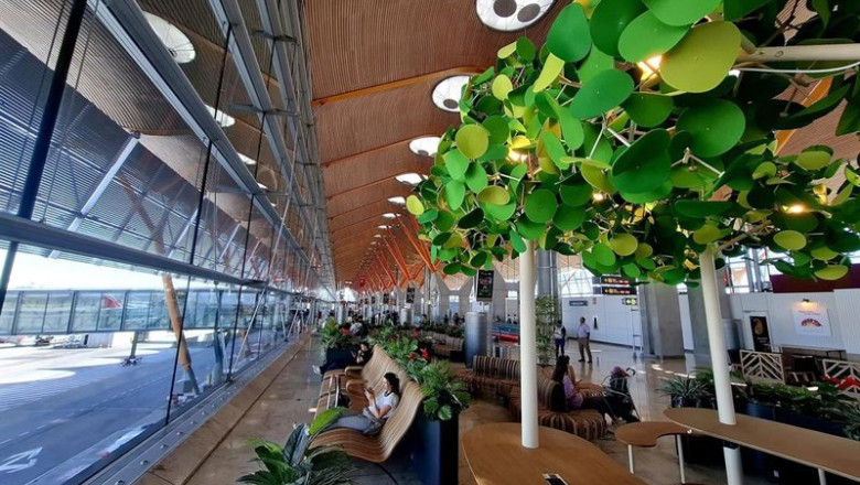 El aeropuerto de Madrid-Barajas inicia la operativa de Navidad con nuevos servicios para pasajeros | AEROPUERTO ADOLFO SUÁREZ-MADRID BARAJAS ep el aeropuerto de madrid barajas inicia la operativa de navidad con nuevos servicios para