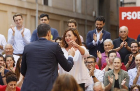 ep el candidato del psoe a la presidencia del gobierno pedro sanchez abraza a francina armengol