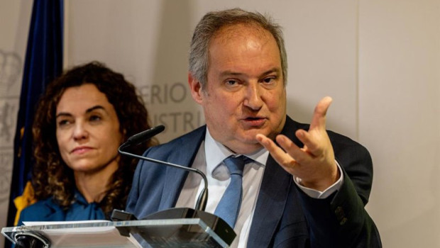 ep el ministro de industria y turismo jordi hereu y la secretaria de estado de turismo rosario