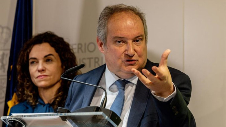 El ministro de Industria y Turismo, Jordi Hereu y la secretaria de Estado de Turismo, Rosario Sánchez, presiden la conferencia Sectorial de Turismo, a 10 de febrero de 2026, en Madrid (España). | Ricardo Rubio - Europa Press ep el ministro de industria y turismo jordi hereu y la secretaria de estado de turismo rosario