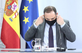 ep el ministro de transportes movilidad y agenda urbana jose luis abalosse quita la mascarilla