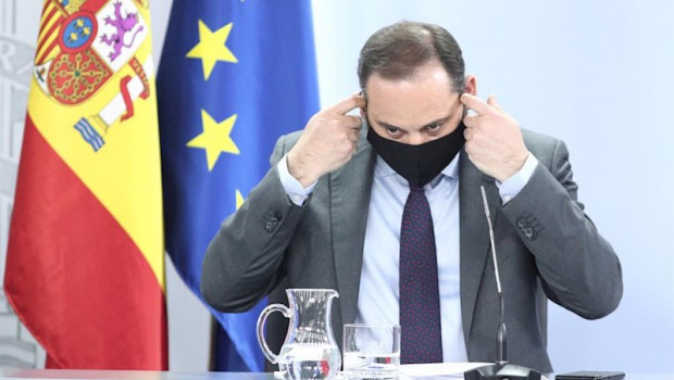 ep el ministro de transportes movilidad y agenda urbana jose luis abalosse quita la mascarilla