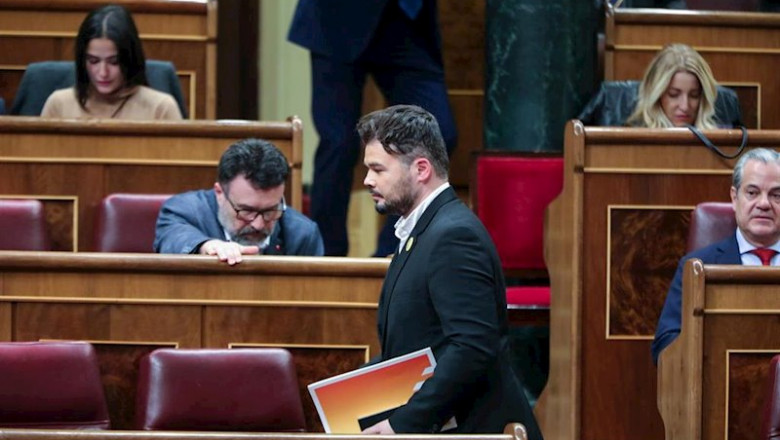 El portavoz adjunto de ERC en el Congreso de los Diputados, Gabriel Rufián, durante la primera sesión del debate de investidura del candidato socialista a la Presidencia de Gobierno en la XIV Legislatura en Madrid (España), a 4 de enero de 2020. | Jesús Hellín - Europa Press ep el portavoz adjunto de erc en el congreso de los diputados gabriel rufian durante la primera