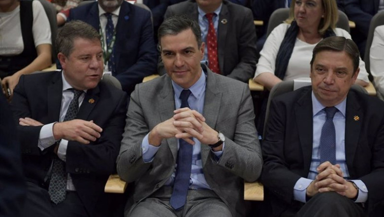 ep el presidente del gobierno pedro sanchez junto al ministro de agricultura pesca y alimentacion