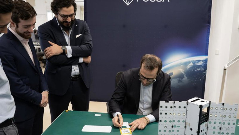 ep el vicepresidente primero del gobierno carlos cuerpo durante la firma del satelite junto a los ep el vicepresidente primero del gobierno carlos cuerpo durante la firma del satelite junto a los
