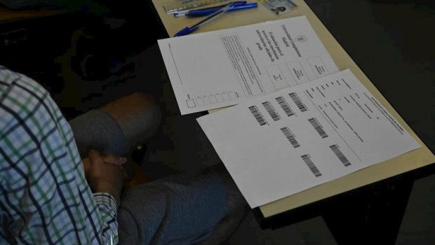 ep estudiantes se preparan para comenzar el examen de evaluacion para el acceso a la universidad