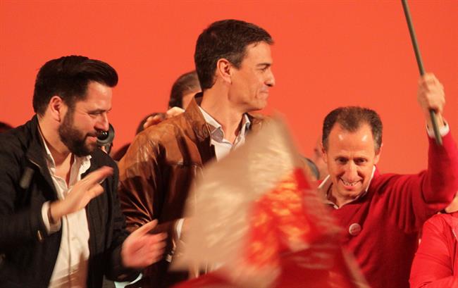Fran González, del PSOE de Cádiz, con Pedro Sánchez | EUROPA PRESS/ARCHIVO ep fran gonzalez del psoecadiz con pedro sanchez