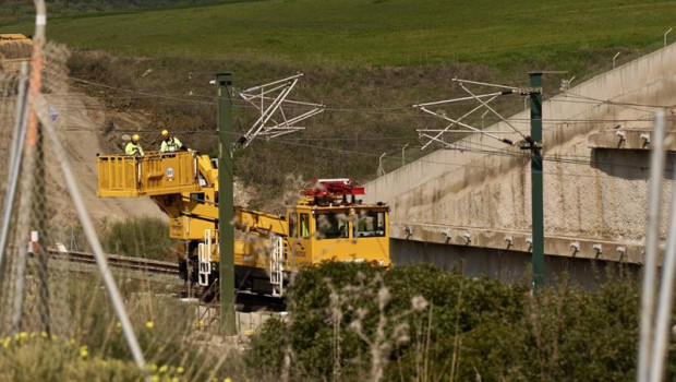ep imagenes de los trabajos que se estan llevando a cabo en la via de alta velocidad que une malaga ep imagenes de los trabajos que se estan llevando a cabo en la via de alta velocidad que une malaga