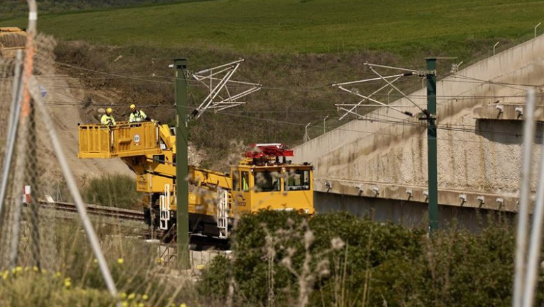 ep imagenes de los trabajos que se estan llevando a cabo en la via de alta velocidad que une malaga
