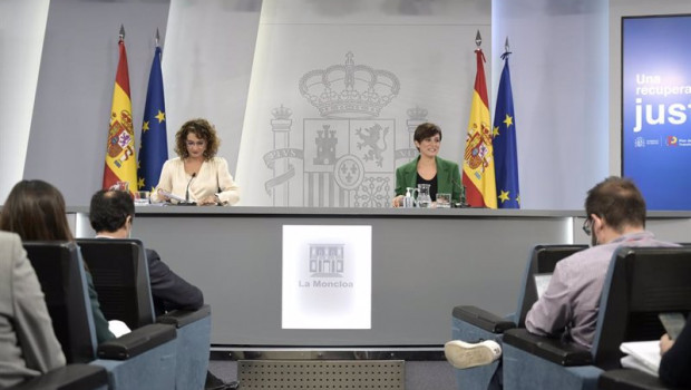 ep la ministra de hacienda y funcion publica maria jesus montero i y la ministra portavoz isabel