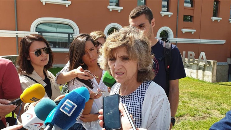 La ministra de Sanidad en funciones, María Luisa Carcedo, atiende a los medios. | EUROPA PRESS ep la ministra de sanidad en funciones maria luisa carcedo atiende a los medios