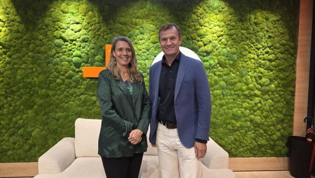 ep la presidenta de cepyme angela de miguel y el ceo de masorange meinrad spenger