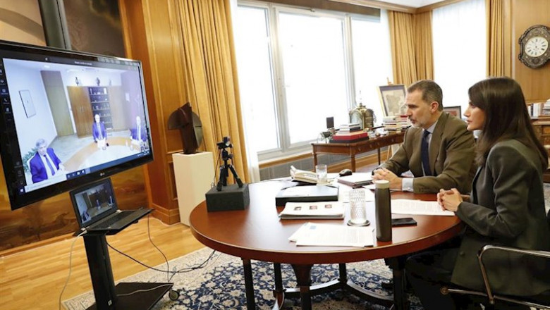 Los Reyes en videoconferencia con el presidente de Renfe, Isaías Táboas | CASA REAL ep los reyes en videoconferencia con el presidente de renfe isaias taboas