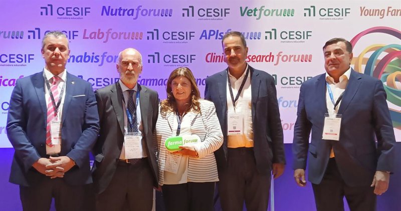 ep marisa camacho ceo de tipsa recoge el premio farmaforum 2025 a la mejor empresa logistica y