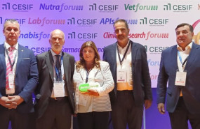 ep marisa camacho ceo de tipsa recoge el premio farmaforum 2025 a la mejor empresa logistica y