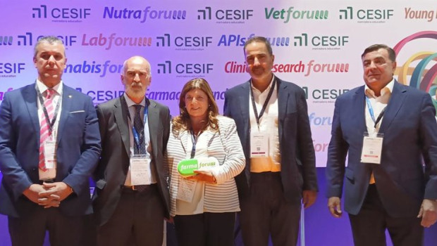 ep marisa camacho ceo de tipsa recoge el premio farmaforum 2025 a la mejor empresa logistica y