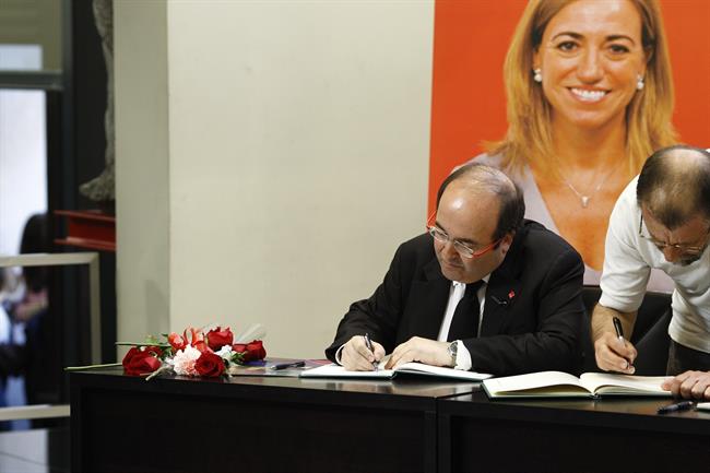 Miquel Iceta se despide de Carme Chacón en Ferraz | EUROPA PRESS ep miquel icetadespidecarme chaconferraz
