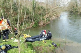 ep rescate del vehniculo hundido en aguas del urumea