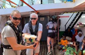 ep richard gere lleva alimentosbarcoproactiva open arms archivo