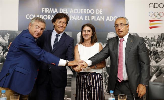 Sánchez, Lete, García y Blanco celebran la renovación | NACHO CASARES/COE ep sanchez lete garciablanco celebranrenovacion