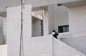 ep un hombre trabaja en una obra a 10 de febrero de 2022 en madrid espana