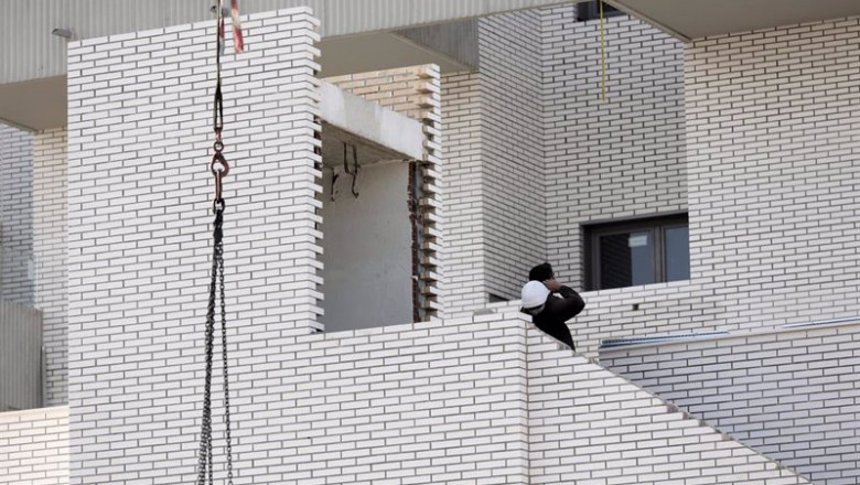 Un hombre trabaja en una obra, a 10 de febrero de 2022, en Madrid (España). | Eduardo Parra - Europa Press ep un hombre trabaja en una obra a 10 de febrero de 2022 en madrid espana