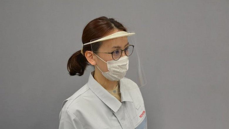 ep una trabajadora de toyota con un protector facial desarrollado por la compania ep una trabajadora de toyota con un protector facial desarrollado por la compania