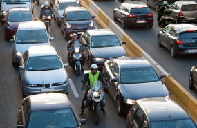 ep vehiculos en un atasco automoviles y motocicletas